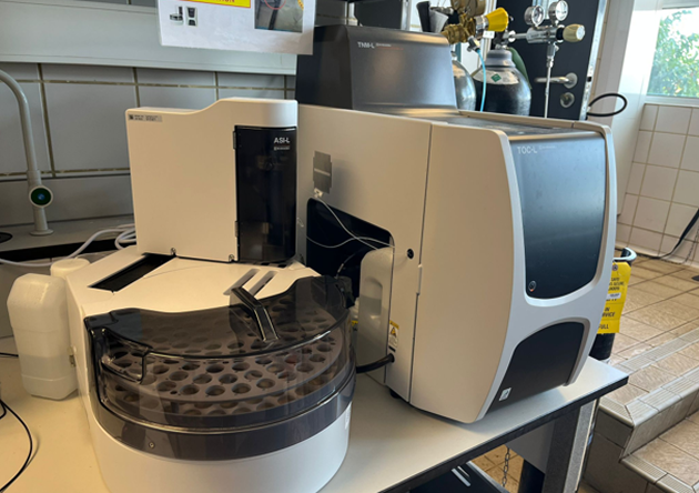 SHIMADZU TOC-LCPH Total Organic Carbon Analyzer